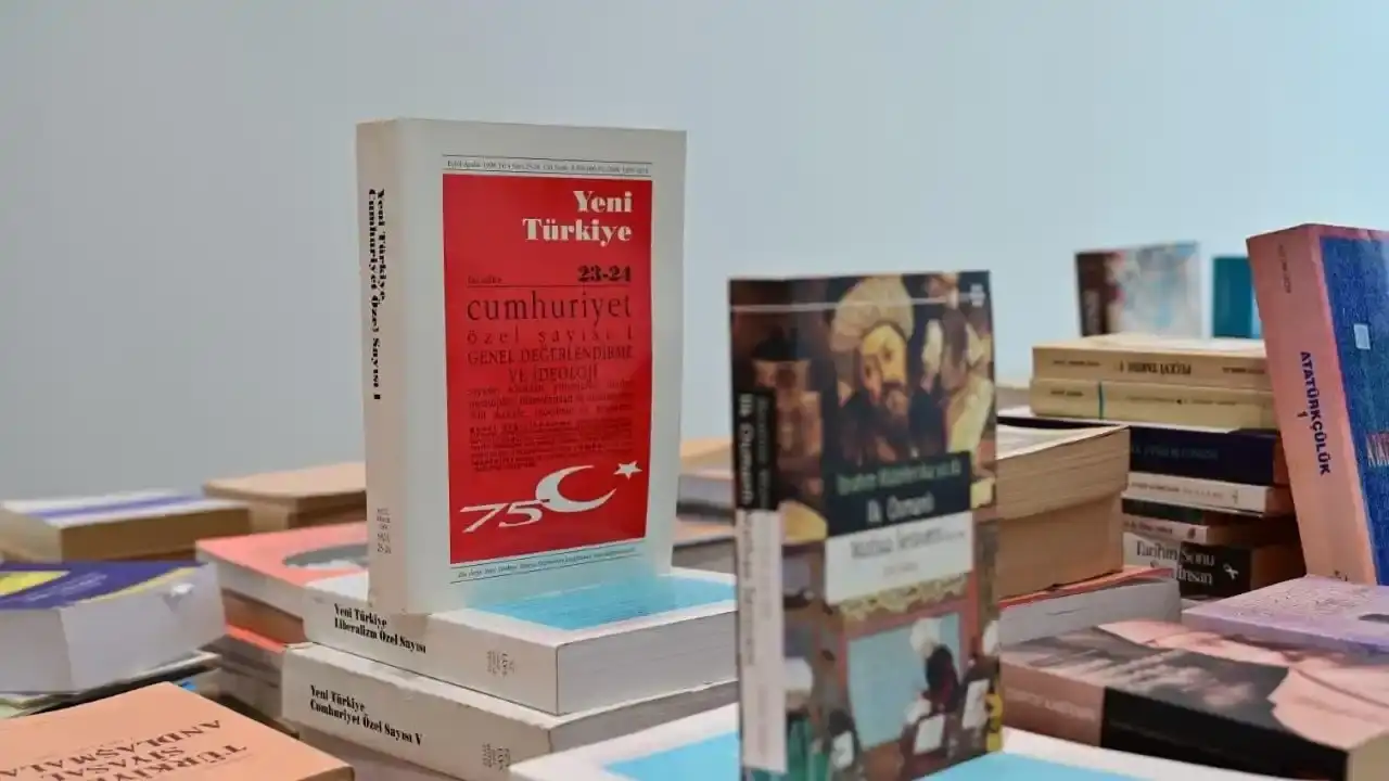 Akdeniz Üniversitesi'nde Bilgi Raflardan Taştı! 2